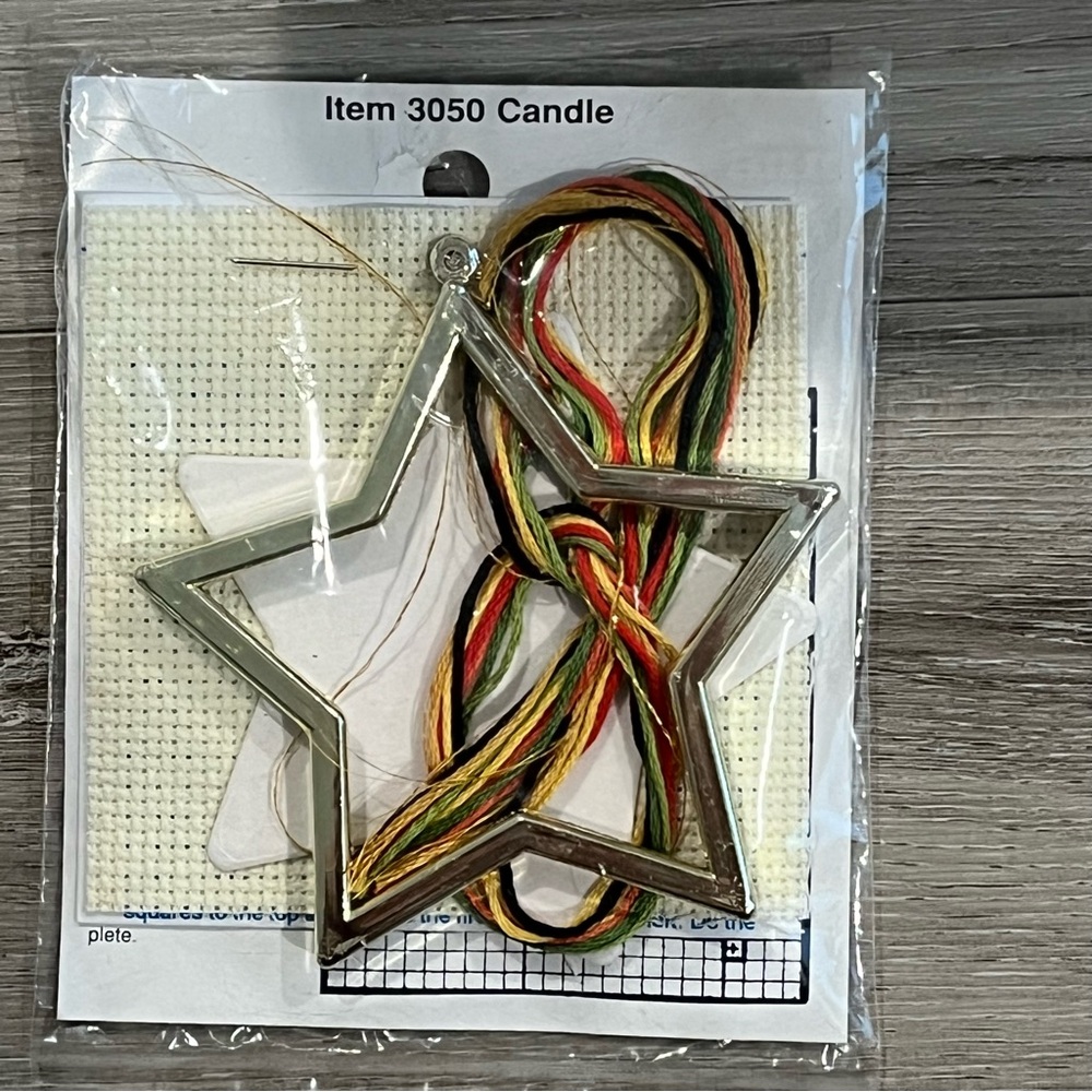 NWT Set of 2 NeedleMagic Inc Holiday Stitch ‘N Frame Counted Cross Stitch Kits - Picture 8 of 13